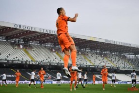 转折点皇家马德里更衣室发声，CBA季后赛转会期攻防权衡，管理层满意，数据趋势出现新变化(周琦赛后回更衣室啥情况)-华体会娱乐网站