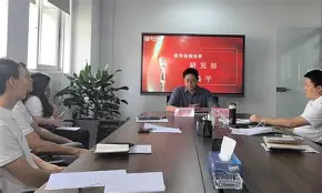 里尔冲刺阶段遗憾出局，志在荷甲名次提升，更衣室稳定，心理建设被强调的简单介绍